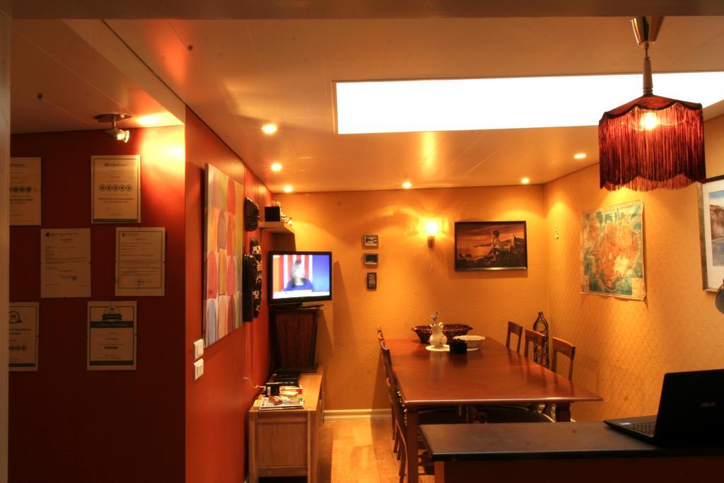 Our House Guesthouse Рейкьявик Экстерьер фото